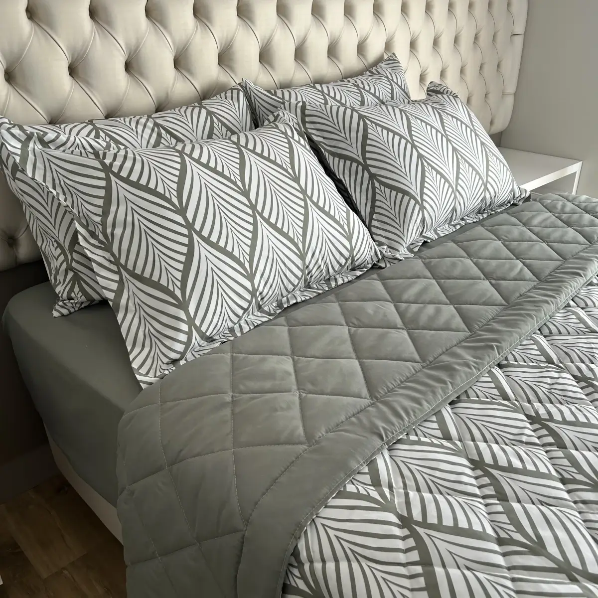 Cobreleito Casal de Micropercal 200 Fios Geométrico Verde Oliva – Colloda