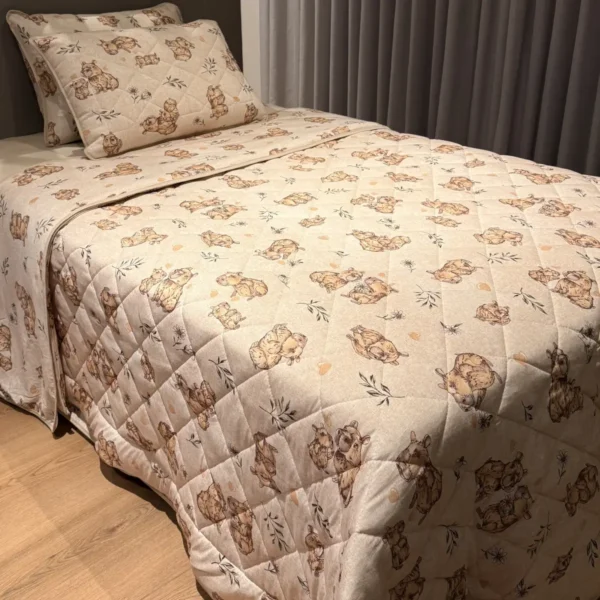 Cobreleito de Malha Capivaras In Love Bege 3