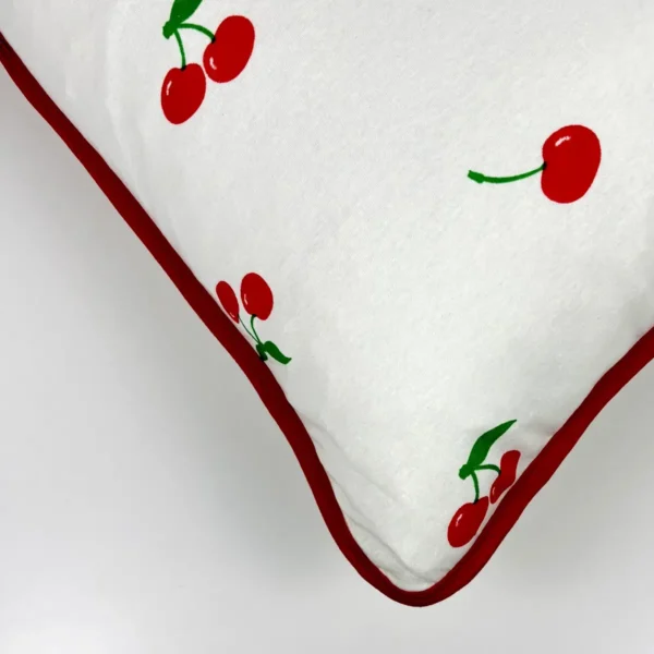 Par de Fronha de Malha Cereja Vermelho - Detalhe do viés
