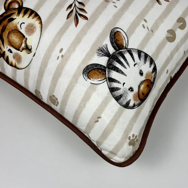 Par de Fronha de Malha Safari Baby Marrom - Detalhe do viés