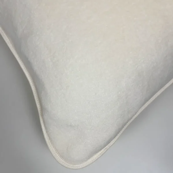 Par de Fronha de Plush Liso Creme - Detalhe do Viés